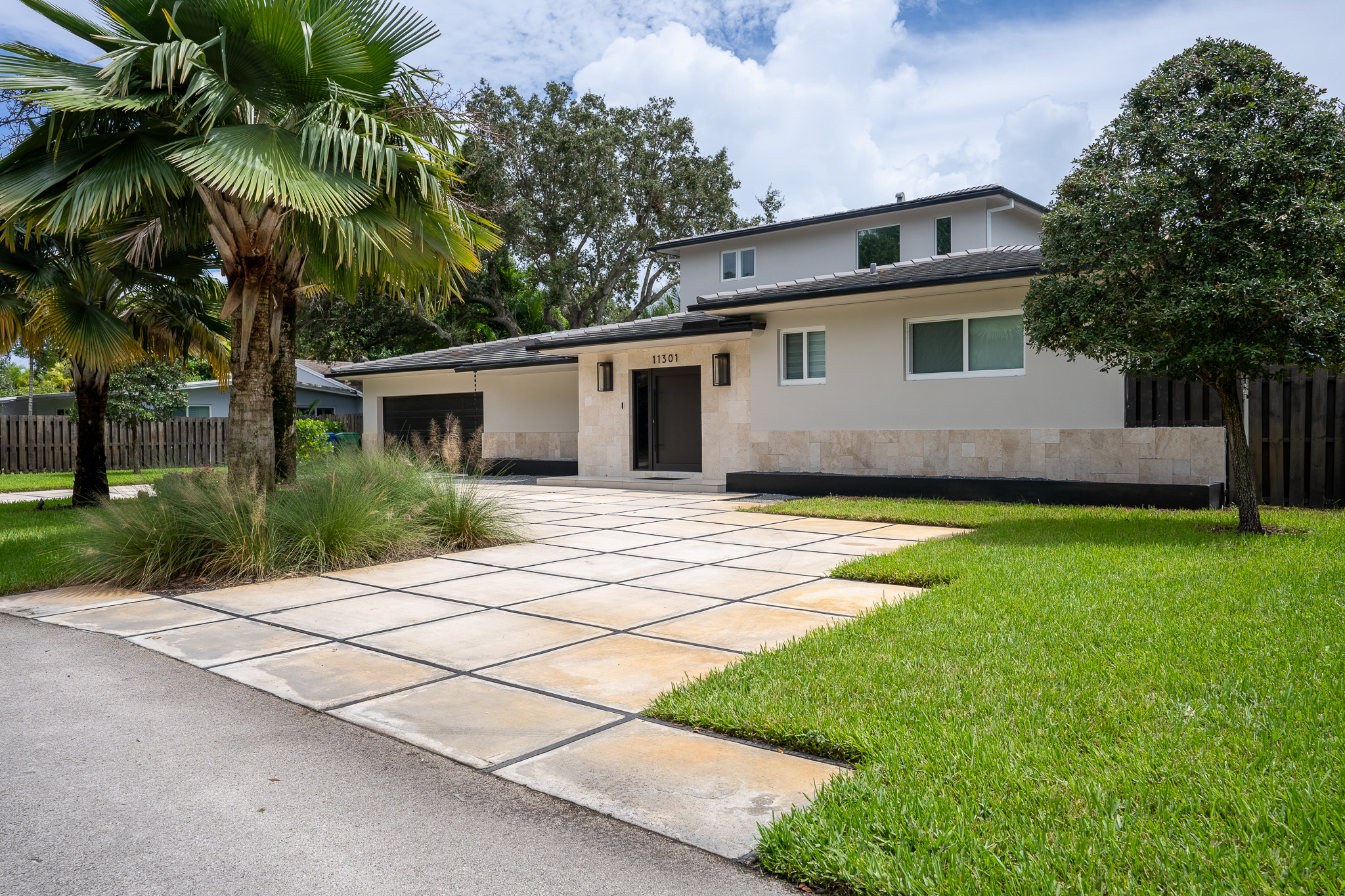 MIA06555-HDR